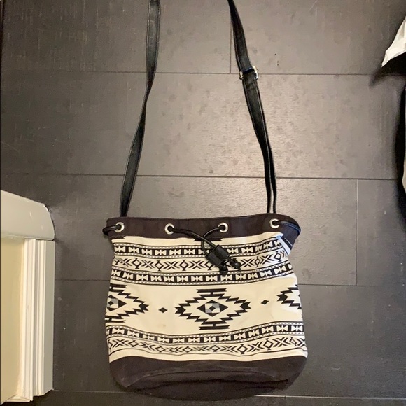 Aztec crossbody - Picture 1 of 2